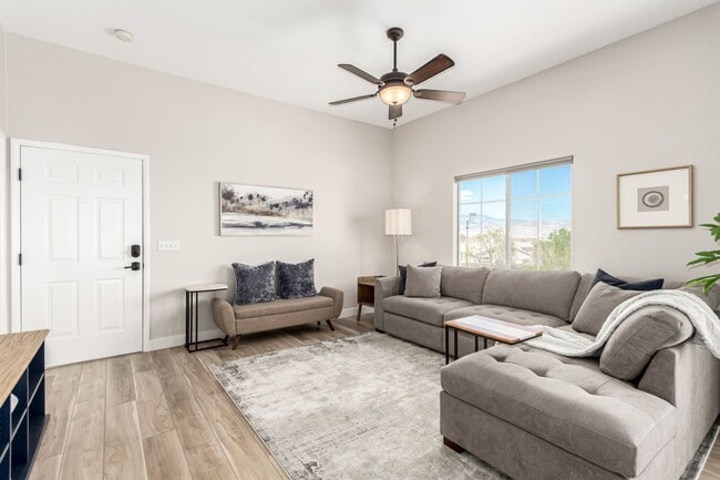 Building Photo - Stunning furnished 2-Bedroom Condo with Mountain Views!