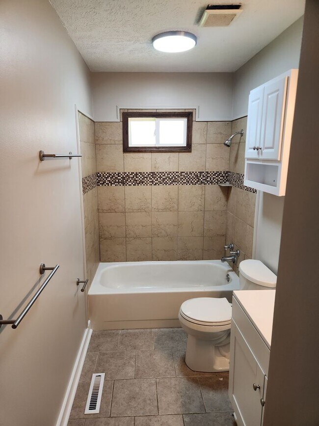 Building Photo - Millard 3/2/1 newly remodeled