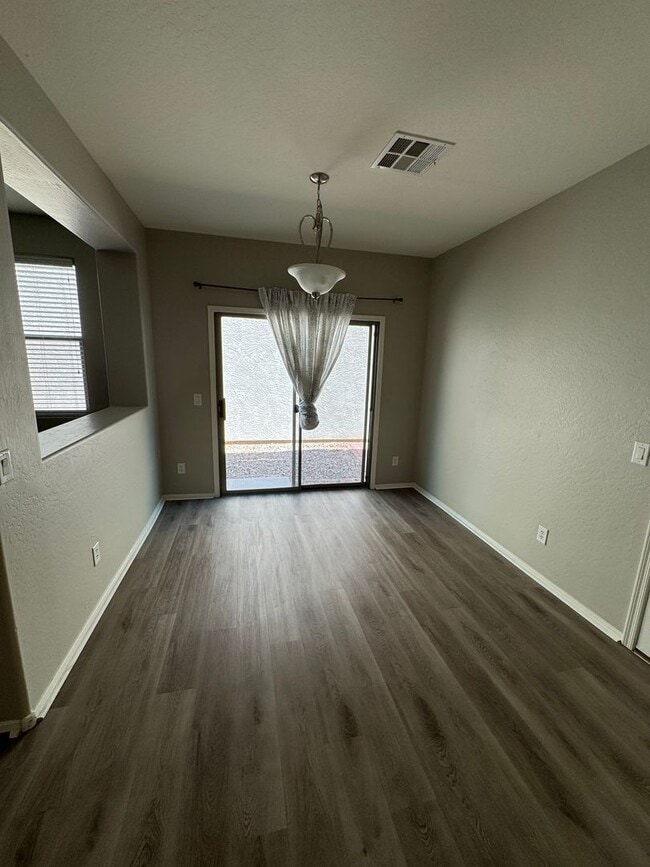 Building Photo - Beautiful 3 bedroom 2.5 bath home for Rent...