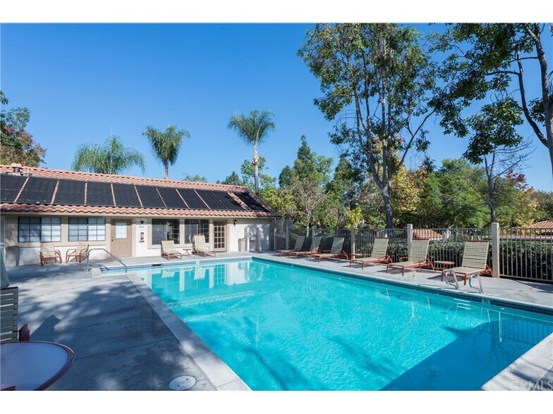 Building Photo - 10311 Azuaga St