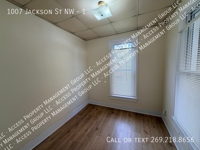 Building Photo - 1007 Jackson St NW