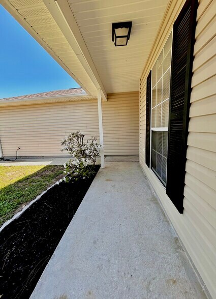 Building Photo - 1082 Antigua Cir