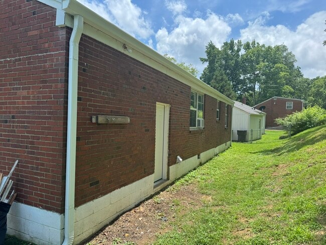 Building Photo - 512 Cottonwood Dr