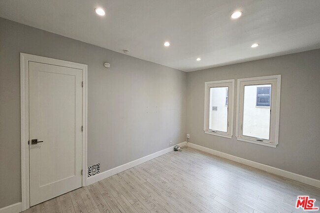 Building Photo - 1152 S Hayworth Ave