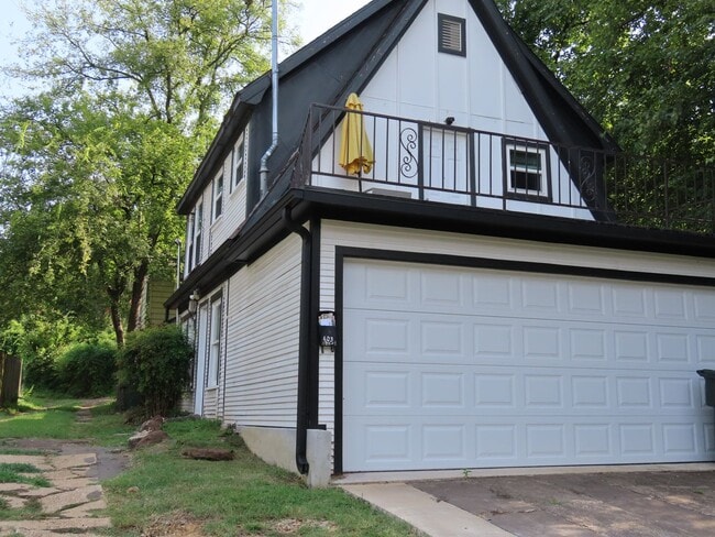 Primary Photo - Utilities Included! 1 Bedroom Apartment, D...