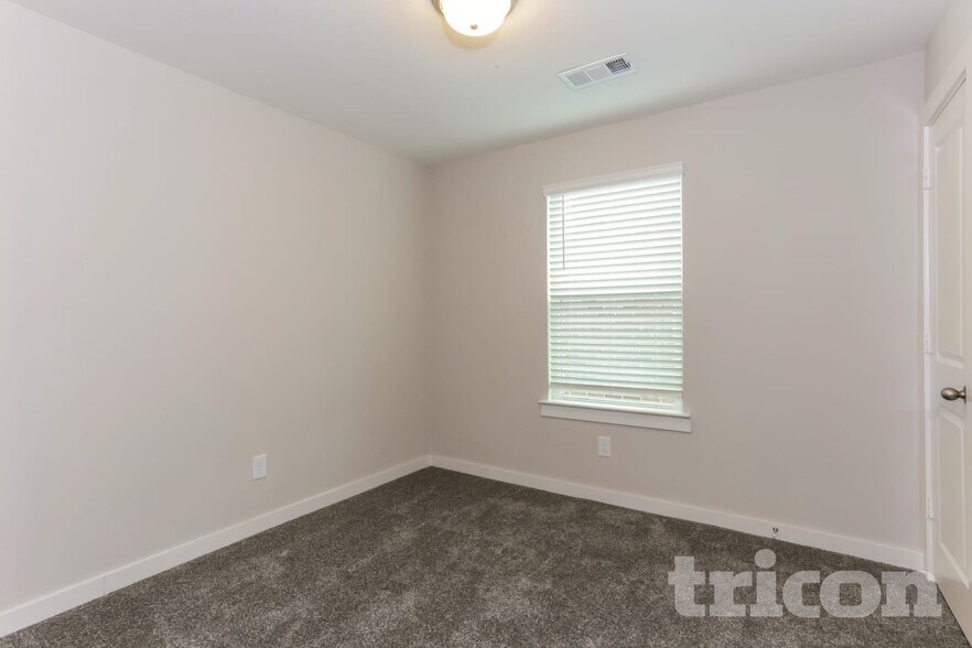 Building Photo - 1035 Fallgate Dr