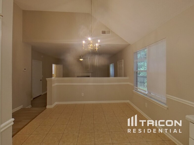 Building Photo - 2421 Rambling Way