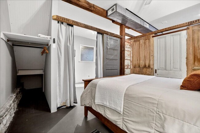 Building Photo - 1010 Allen Ave