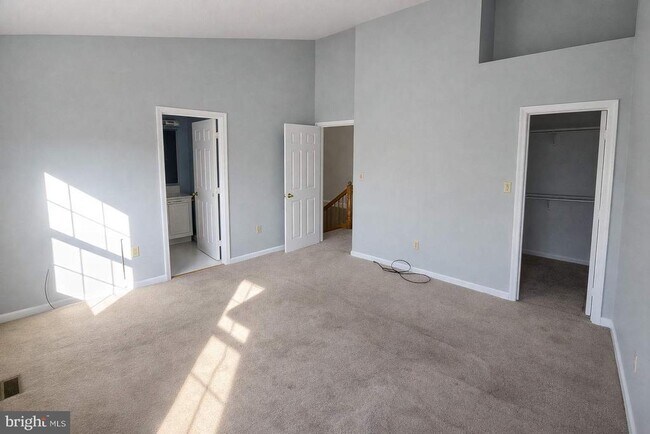 Building Photo - 4 Elm Tree Ct