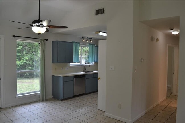 Building Photo - 2500 Cherrylawn Dr