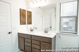 Building Photo - 5527 Castle Brook Dr