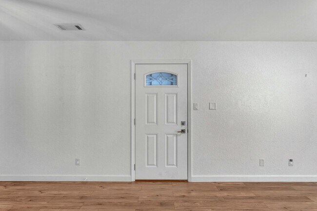 Building Photo - Spacious Poolside Condo!