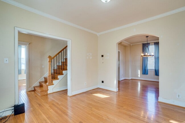 Building Photo - Spacious 3-Bedroom, 2.5-Bath Home with Gat...