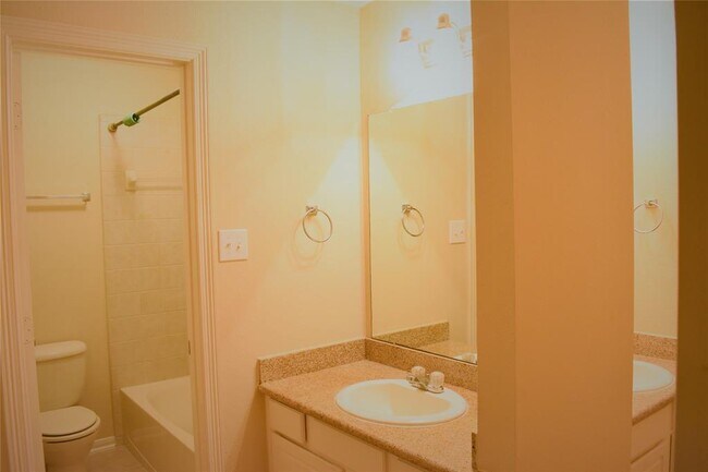 Building Photo - 26422 Meadow Dawn Ln