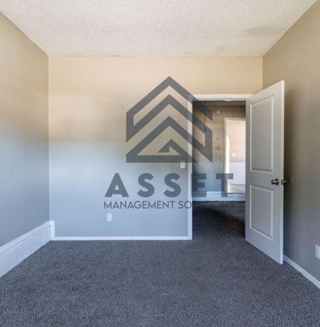 Building Photo - 9316 NE Stardust Ln
