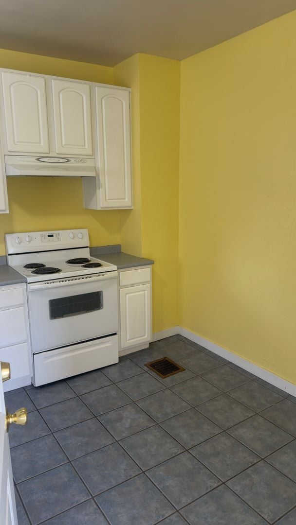 Building Photo - 2 Bed 1 Bath Home Near Lincoln Park