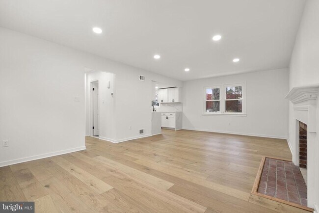 Building Photo - 2339 N Powhatan St