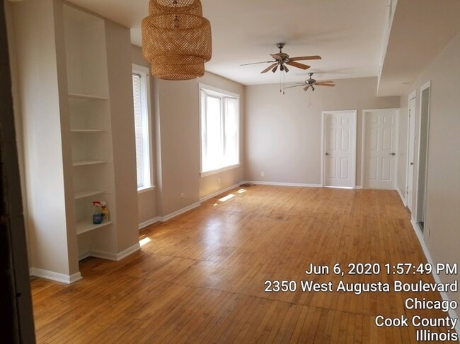 Building Photo - 2350 W Augusta Blvd