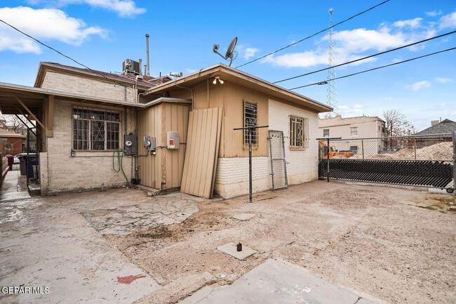 Building Photo - 146 Brown St