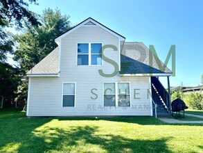 Building Photo - Remodeled 3 bedroom apartment in Portland - Section 8 accepted