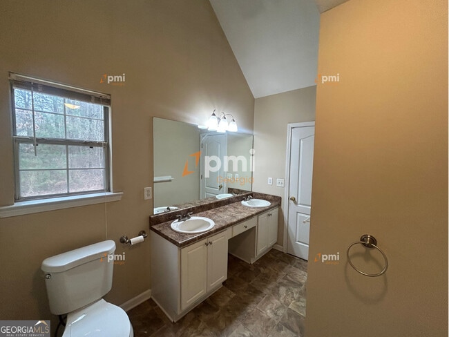 Building Photo - 15 Hidden Mill Ct