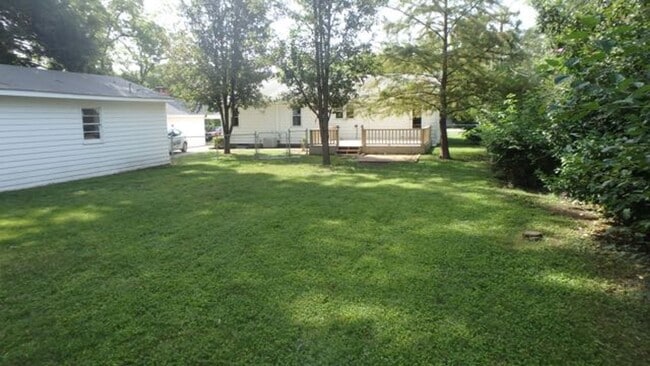 Building Photo - Wonderful 3 Bed 1 Bath House w/ Bonus Room!