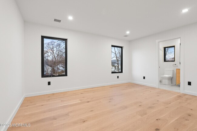 Building Photo - 459 Harnell Ave