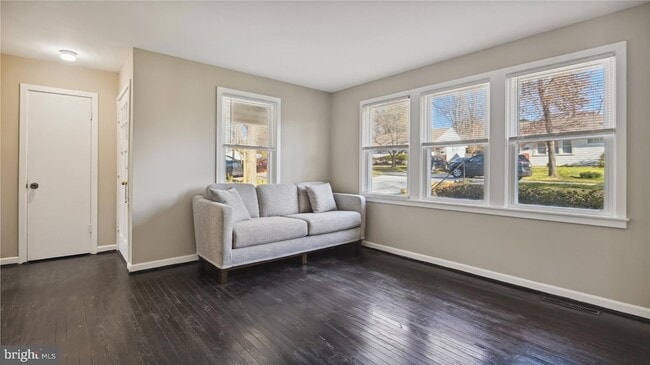 Building Photo - 1123 Parrish Dr