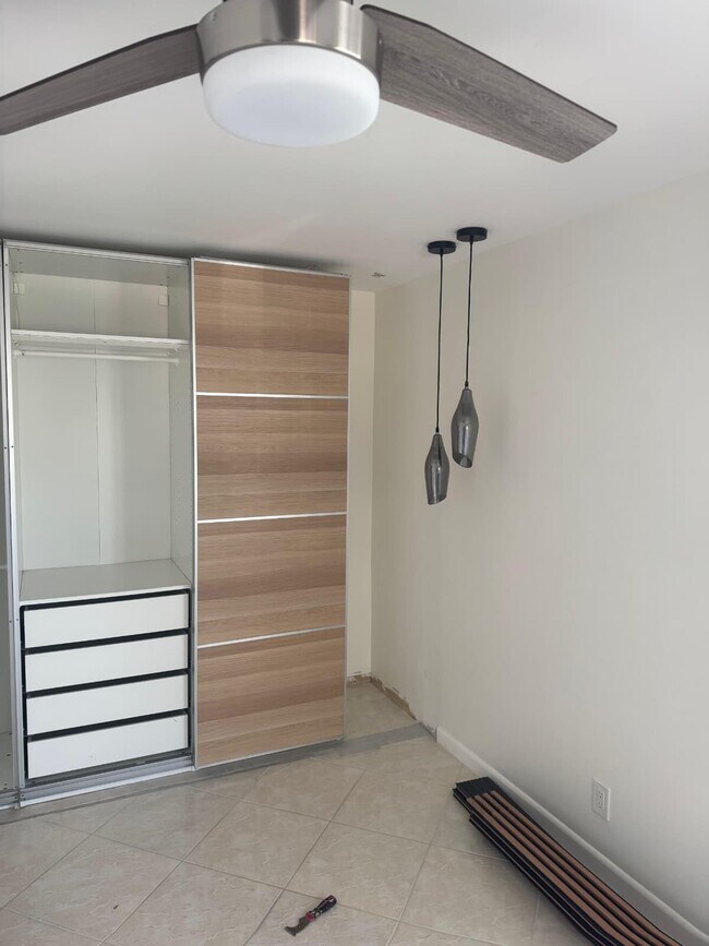 Building Photo - 319 Normandy G