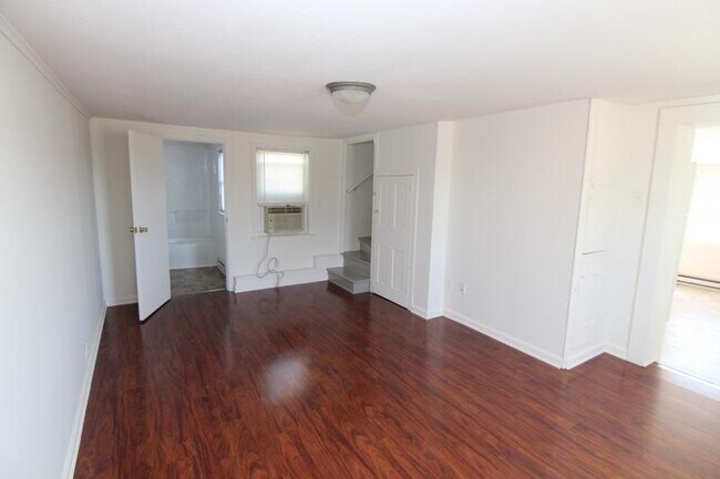 Building Photo - 76 Chestnut St