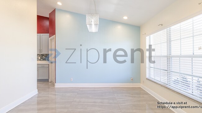 Building Photo - 714 SW Sardinia Ave