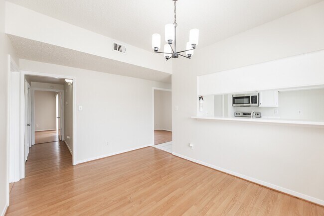 Building Photo - 3742 Thistlemont Dr
