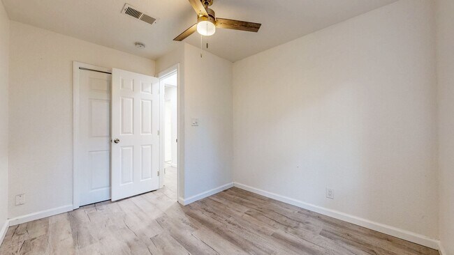 Building Photo - Bright & Clean Single Level FIVE bedroom i...