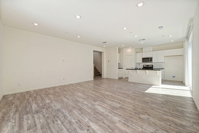 Building Photo - Fully Furnished Mid-term Rental