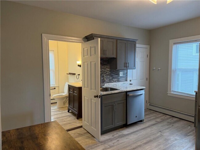 Building Photo - 125 Calverley St