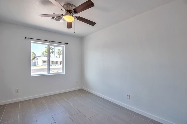 Building Photo - 5 Bedroom, 3 Bath, Pool, Remodeled