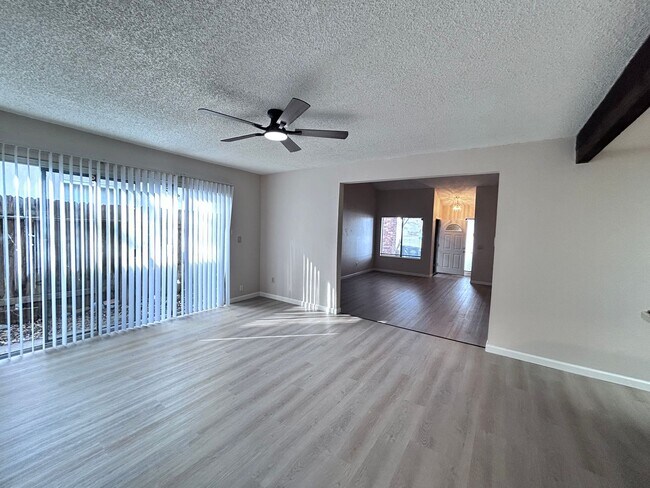 Building Photo - 5712-5714 Manzanita Avenue