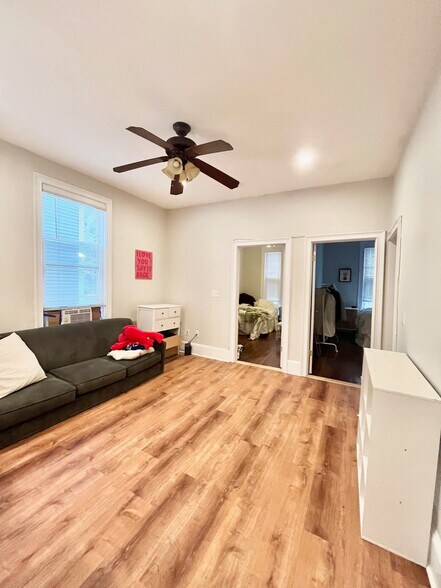 Building Photo - 719 Parker St