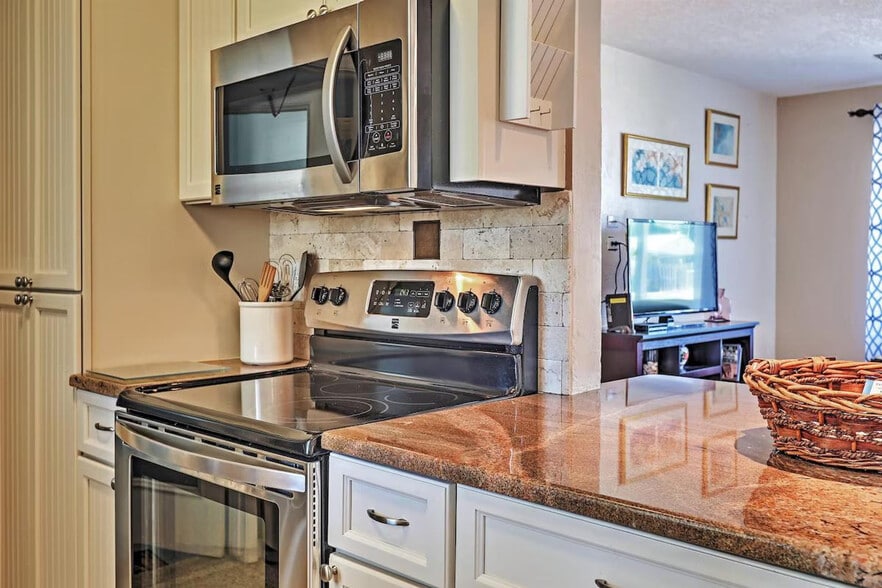 Building Photo - 157 Longwood Dr