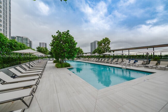 Building Photo - 1400 Biscayne Blvd