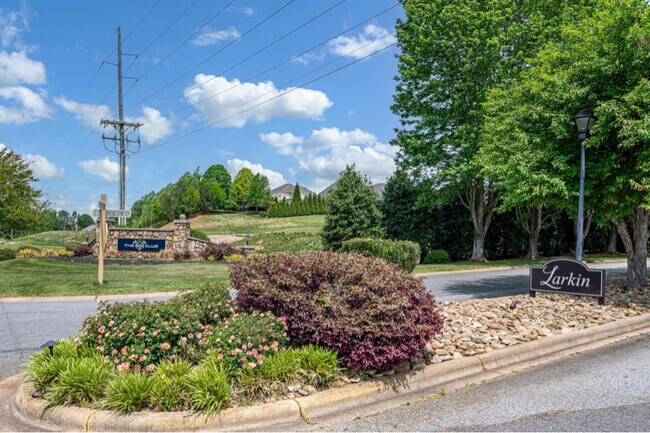 Building Photo - 112 Davenport Dr