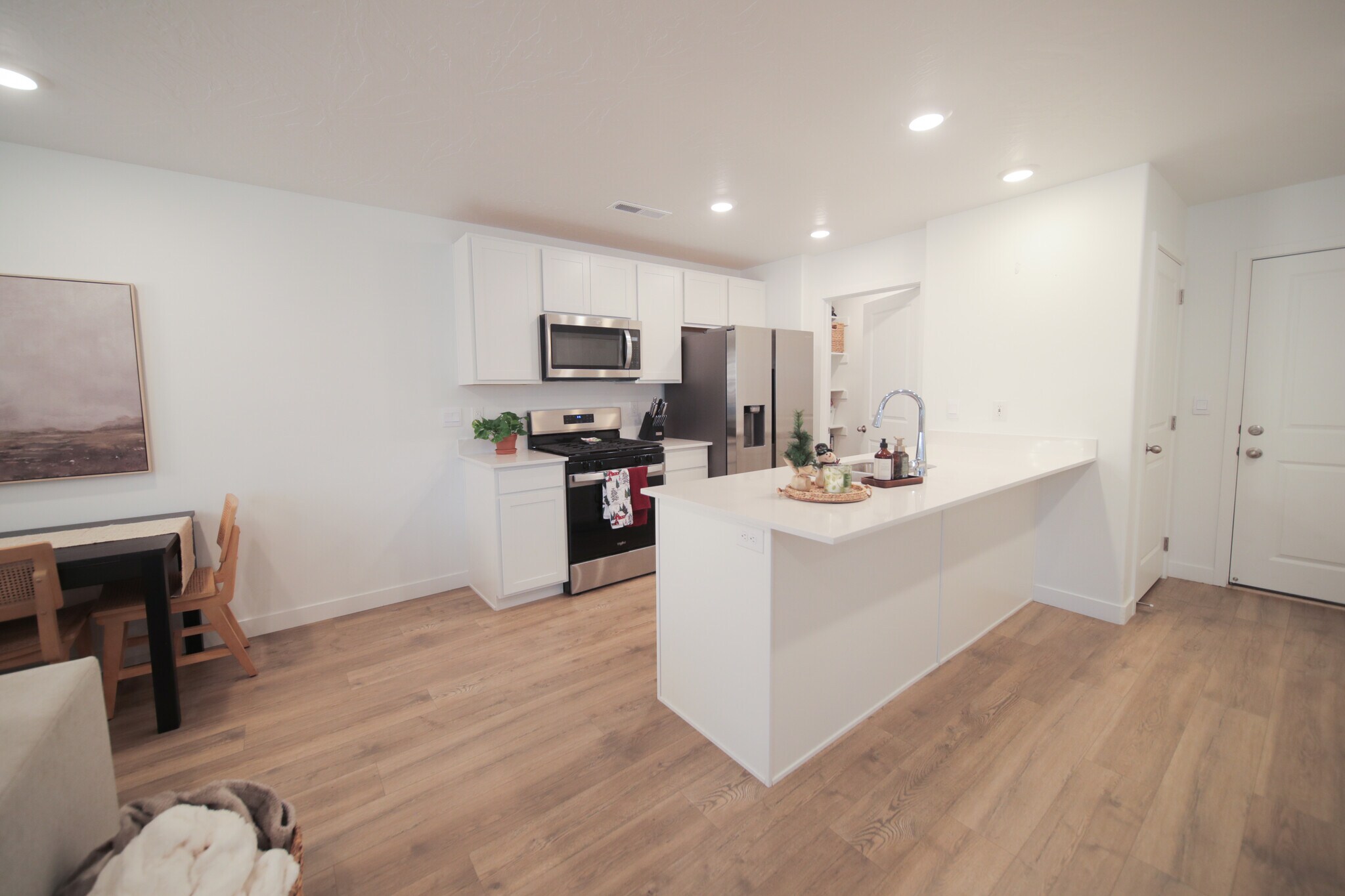 Building Photo - 1737 S Devils Garden Ln