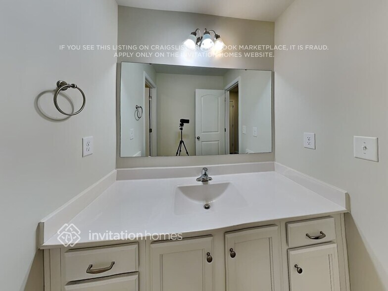 Building Photo - 4014 Weddington Pointe Dr