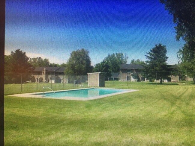 Compound Swimming Pool - N14 Stonehedge Dr