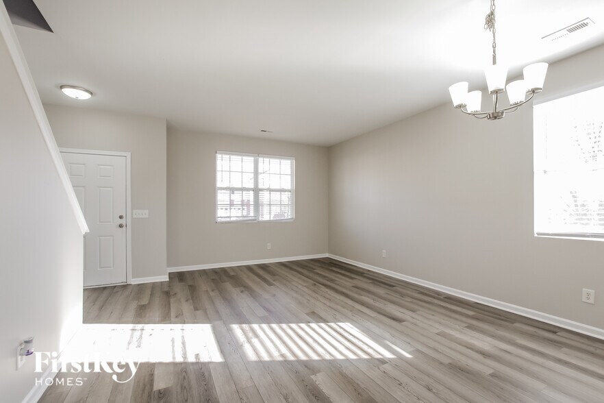 Building Photo - 7421 Lamplighter Close Dr