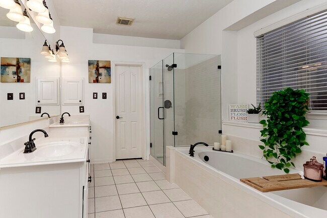 Building Photo - 31 Bluff Creek Pl