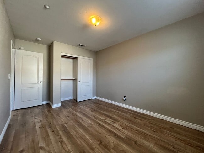 Building Photo - Beautiful corner unit townhome in the heart of Otay Ranch