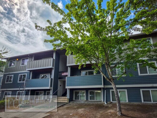Building Photo - 17140 SW Heritage Ct