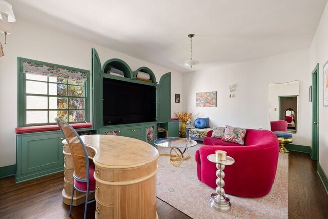 Building Photo - 10966 Strathmore Dr