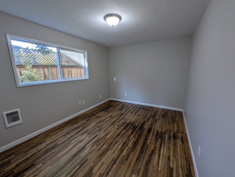 Large bedroom window - 1626 Southeast Lexington Street